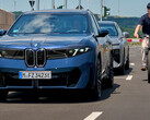BMW Neue Klasse: Bisikletliler için aktif koruma. Elektronik kapı kilidi, bir bisikletli yaklaşırken araç içindekilerin kapıyı açmasını engeller.