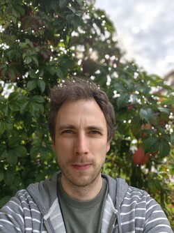 50 MPix ön kamera ile bir selfie