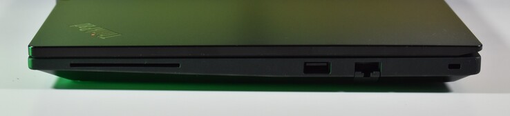 doğru: Akıllı kart okuyucu, USB-A 3.2 Gen 1, RJ45-Ethernet, Kensington Lock yuvası