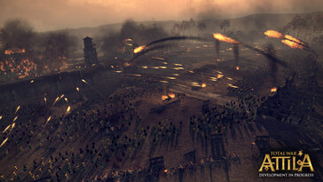 Total War: Attila oyununda bir savaş sahnesini ve çok sayıda askeri gösteren bir resim.