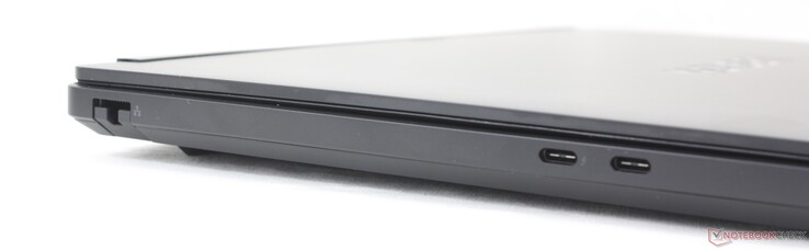 Sol: RJ-45 (1 Gbps), DisplayPort 2.1 + Power Delivery özellikli USB-C Thunderbolt 4, DisplayPort 2.1 + Power Delivery özellikli USB-C (10 Gbps)