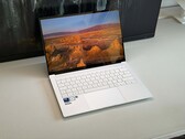 Asus ZenBook S14 2026 Dizüstü Bilgisayar İncelemesi - Daha parlak OLED ekran, ancak yavaş Panther Lake iGPU