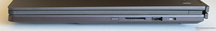 Sağ taraf: Güç düğmesi, SD kart okuyucu, USB-A 3.2 Gen.2 (10 Gbps), USB-C 4.0 w/ Thunderbolt 4 (40 Gbps, DisplayPort, Power Delivery)