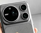 Honor Magic9 Pro Max'ın muhtemelen yapay zeka tarafından oluşturulmuş bir görüntüsü; bu cihazın, kare şeklinde bir ön kamera sensörüne sahip Arri kamera ile donatıldığı söyleniyor.