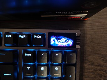 Ekran, ayarları doğrudan klavye üzerinden yapmayı çok daha kolay hale getiriyor ve animasyonları da gösterebiliyor. (Resim kaynağı: Notebookcheck)