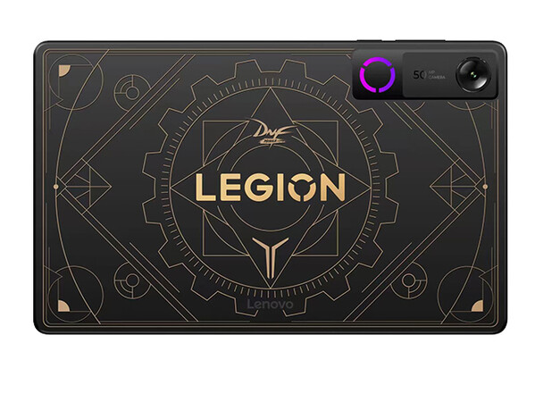 Legion Y700 Gen 5 Warrior Edition'ın arka yüzünde özel bir tasarım bulunmaktadır.
