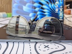 One Pro, MacBook Air'e bağlı 'Clear' modunda