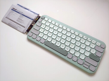 Paket içeriği. (Resim kaynağı: Notebookcheck)