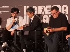 Kojima, Roma’daki Piazza Film Festivali’nde konuşma yapıyor 