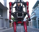 Unitree GD01 yaklaşık 11 fit uzunluğunda insanlı bir mekanik robottur.