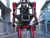 Unitree GD01 yaklaşık 11 fit uzunluğunda insanlı bir mekanik robottur.