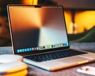 Apple macOS 27'de "Liquid Glass" tasarımının revize edileceği söyleniyor.