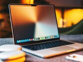 Apple macOS 27'de "Liquid Glass" tasarımının revize edileceği söyleniyor.