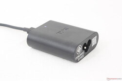 Küçük evrensel 60 W USB-C AC adaptörü