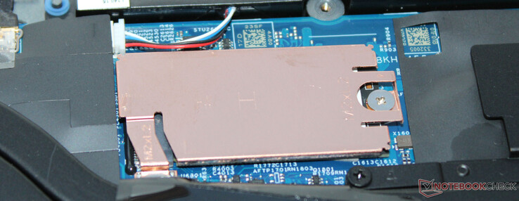Sistem sürücüsü bir PCIe SSD'dir ve L15, daha yaygın olan M.2-2280 modellerini değil, yalnızca M.2-2242 formatındaki SSD'leri barındırabilir.