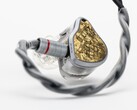 Moondrop Armature Art 24, yüksek çözünürlüklü müzik üretmek için dengeli armatür sürücüleri kullanır.