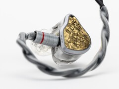 Moondrop Armature Art 24, yüksek çözünürlüklü müzik üretmek için dengeli armatür sürücüleri kullanır.