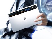 RedMagic Gaming Tablet 5 Pro, RGB LED’lerle donatılmış sıvı soğutma sistemini sergiliyor.