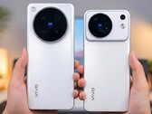 Şu anda dolaşımda olan görseller, Vivo X500 Pro modelleri (solda) ile Vivo X500 arasındaki tasarım farklılıklarını ortaya koyuyor.