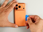 Apple iPhone Ultra'nın iki bataryası olduğu söyleniyor.