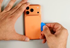 Apple iPhone Ultra'nın iki bataryası olduğu söyleniyor.