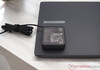Güç kaynağı ile Asus ExpertBook B1