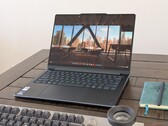 Lenovo Yoga 9 2-in-1 14 G11, 4K yerine 120 Hz'i ve daha eski, biraz daha hızlı bir işlemci yerine daha yeni, biraz daha verimli bir işlemciyi tercih ediyor