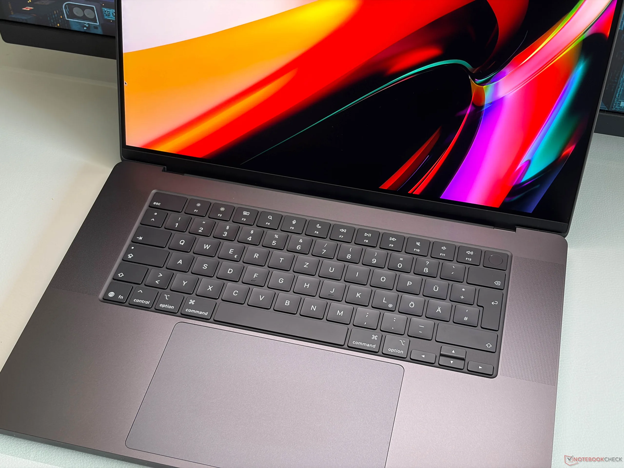 MacBook Pro 16'nın M5 Pro ve 1 TB SSD'li temel modeli mükemmel bir