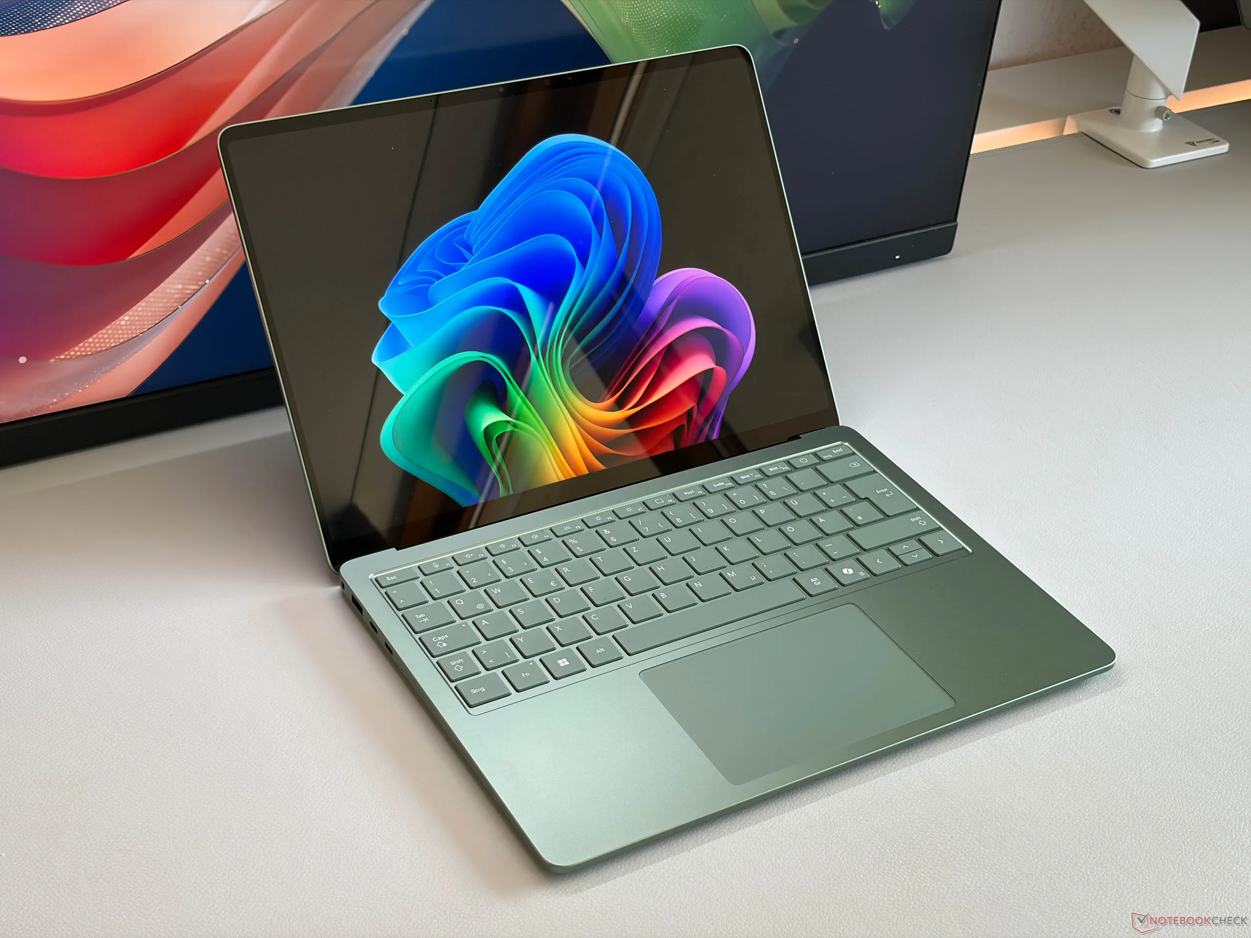 Windowsノート本体 Surface Laptop 256GB/8GB Win11 Microsoft'un yeni Surface Laptop 8 modeli çok iyi, ancak en az