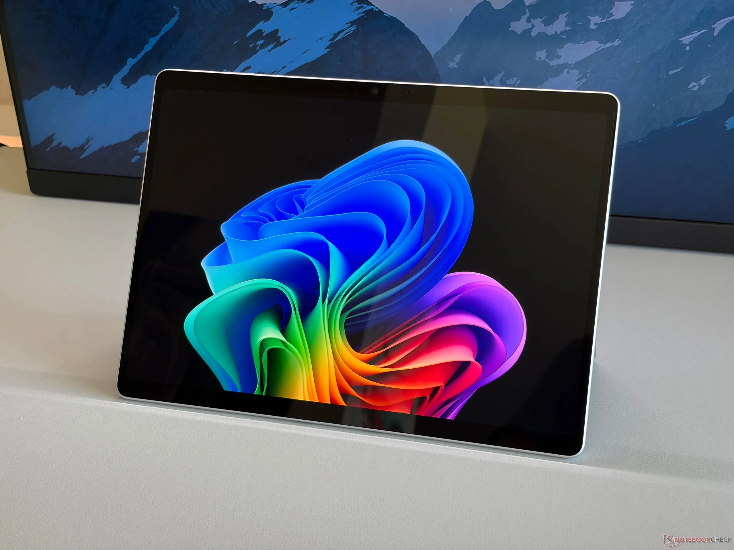Microsoft Surface Pro 13 OLED - İncelemeler ve Özellikler