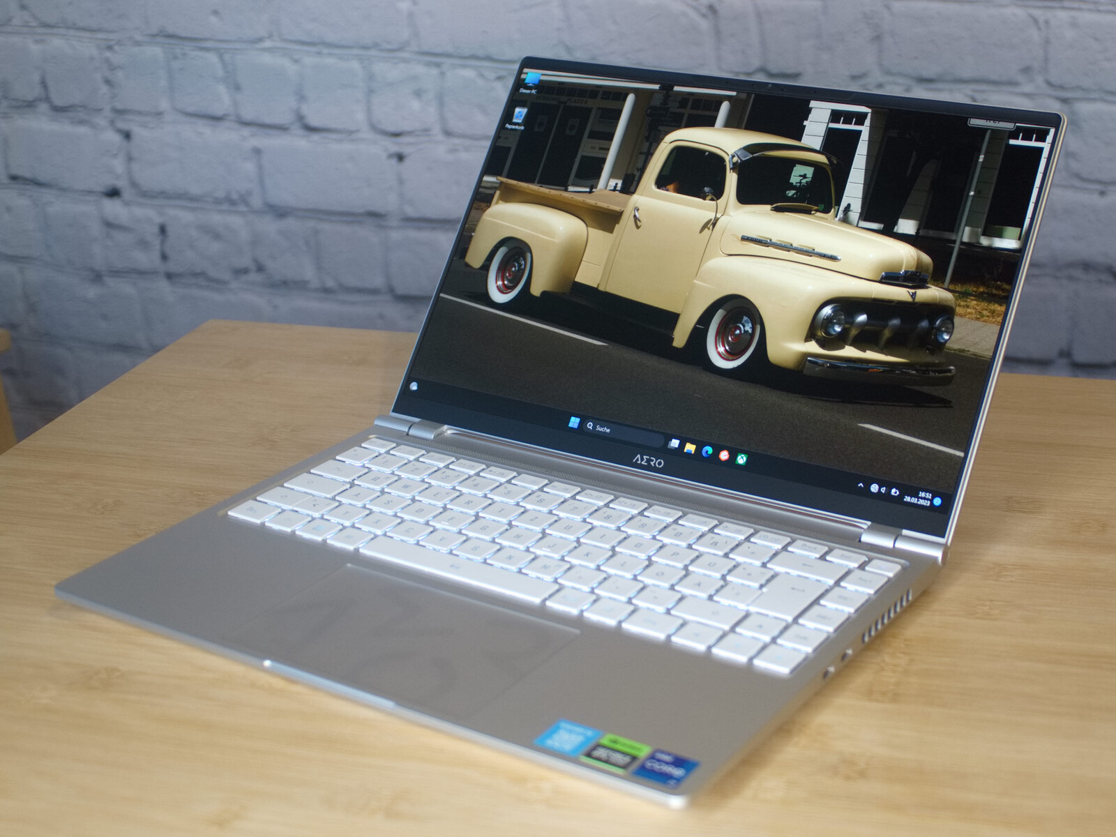 Gigabyte Aero 14 OLED BMF - Notebookcheck-tr.com
